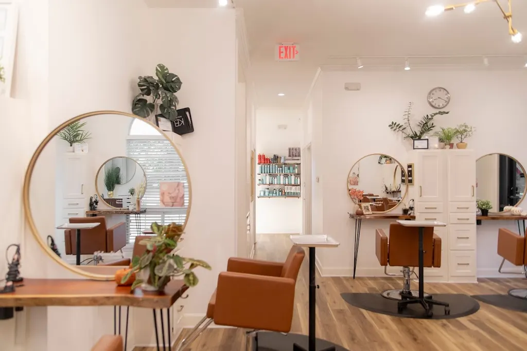 Salon & Spa De Crist — Hair salon in Lee's Summit